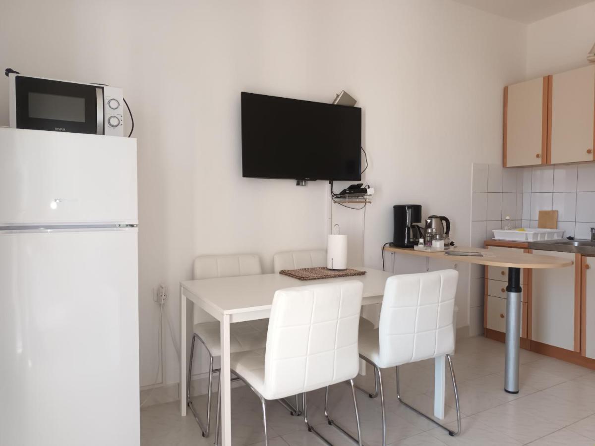 Apartments Verica Pag Town Exterior photo