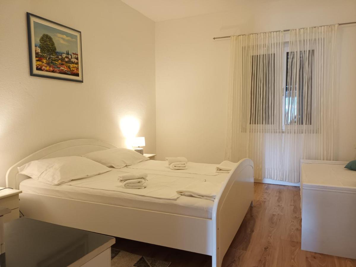 Apartments Verica Pag Town Exterior photo